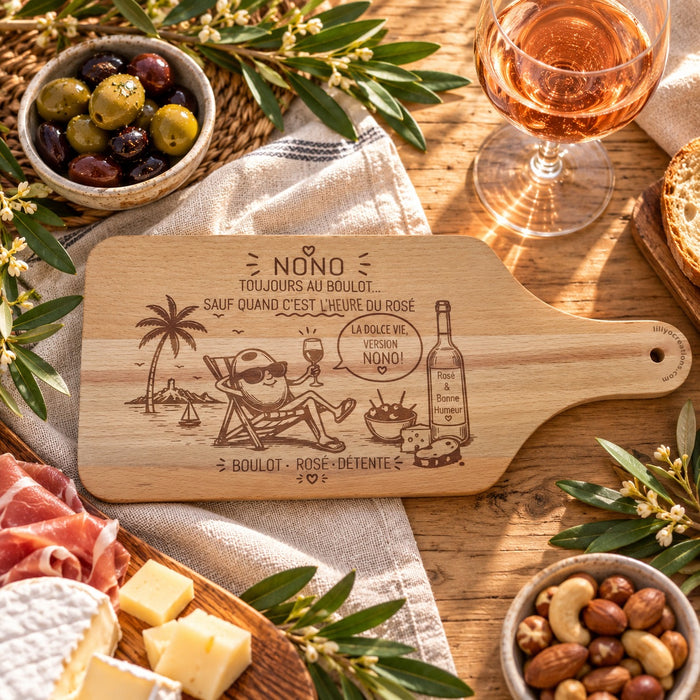 Planche apéro personnalisée prénom – « Toujours au boulot… sauf quand c'est l'heure du rosé »