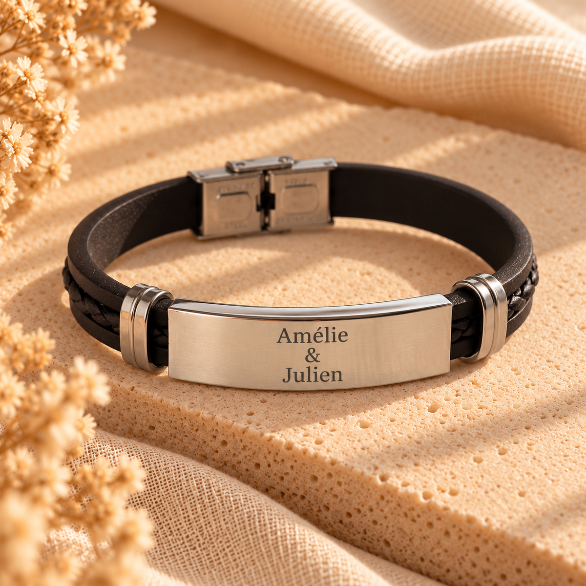 Bracelet homme personnalisé gravé de deux prénoms pour un couple