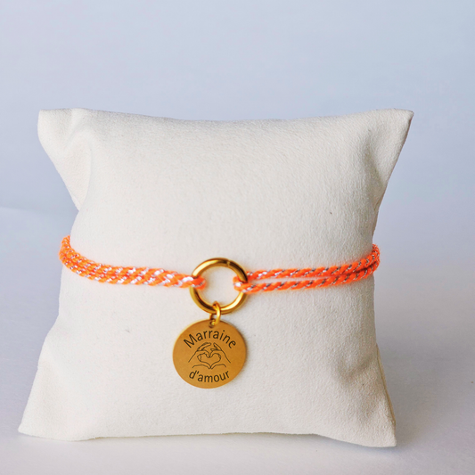 Bracelet personnalisé avec médaille dorée – Cordon tressé coloré à graver "Marraine d'amour"