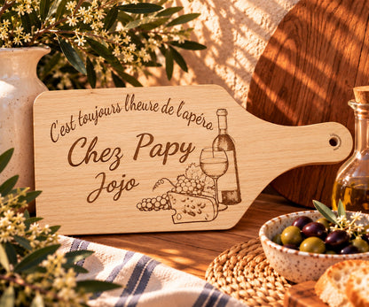 Planche apéro Chez Papy Jojo en bois de hêtre gravé